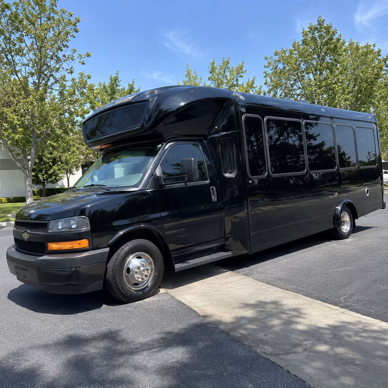 beverly 15 passenger party bus