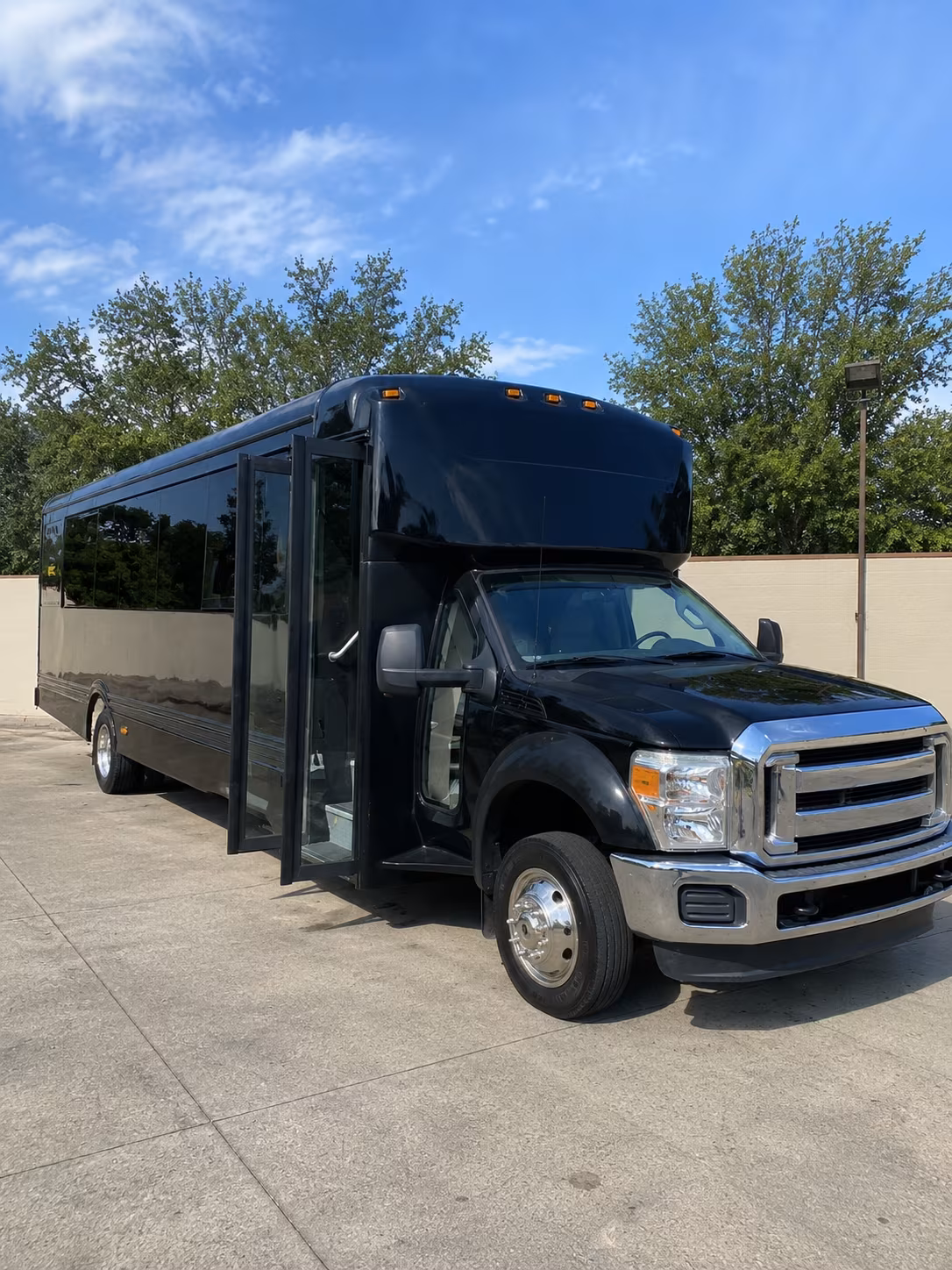 beverly 20 passenger party bus